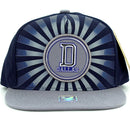 METAL PATCH DETAILING SNAPBACK CAP